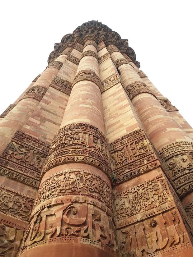 calligraphy_on_qutb_minar_madan-inamdar